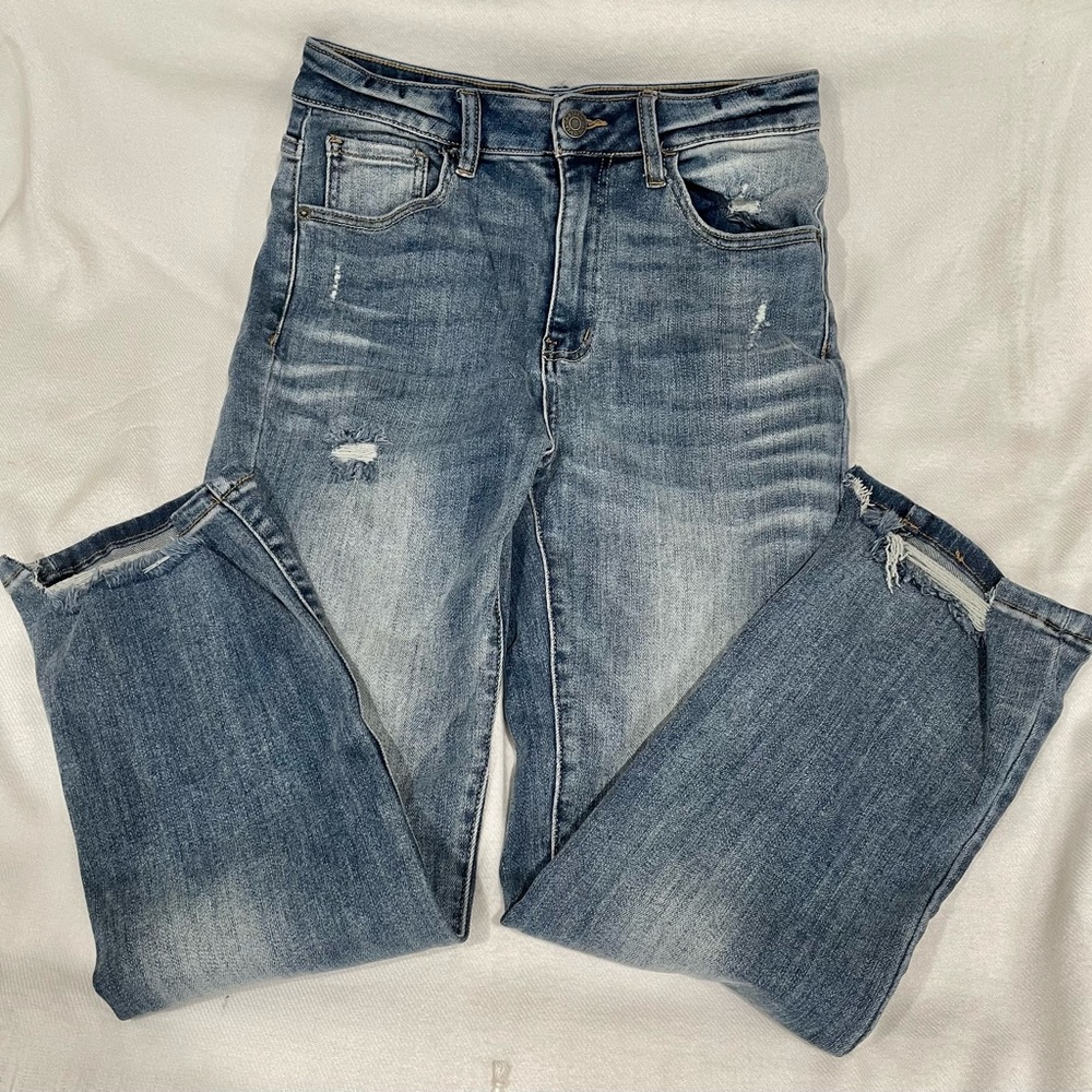 Risen Vintage Wash Straight Leg Jeans. Size 27